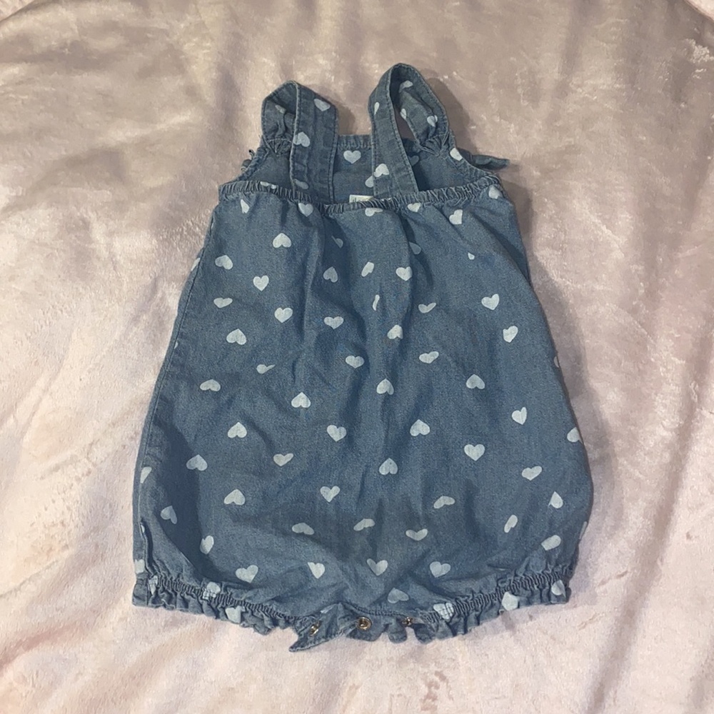 Carter’s ❤️ Romper - Picture 2 of 4
